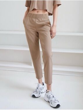 Aritzia The Group by Babaton Weekender Pant in Beige size Medium
